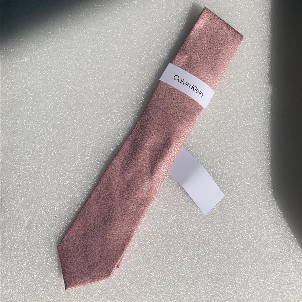 🆕 Calvin Klein Elegant Rose Tie for Men